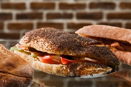 Le produit de base du concept : un plat cuisiné entre deux tranches de pain, soit un sandwich cuisiné.