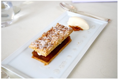 Crumble_aux_noix_pommes_poires_en_chutney_mousse_au_Bleu_et_glace_au_miel