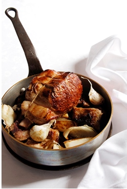 Cote-de-veau-de-lait-fermier-doree-dans-ses-sucs-et-fricassee-de-cepes-au-jus