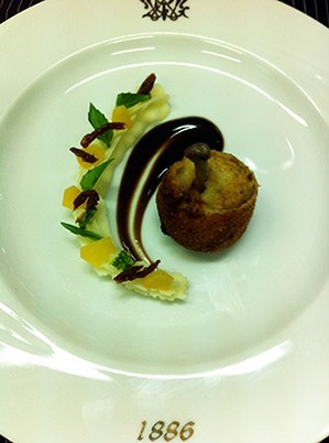 Cromesquis-de-canard-confit-et-dattes-puree-de-celeri-rave-jus-au-cacao-et-gingembre