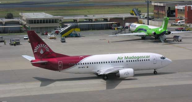 air_madagascar_boeing_737-3q8_5r-mfh-ok