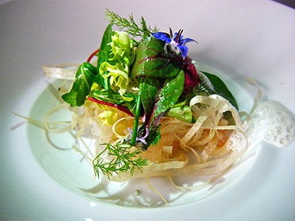 Langoustines-en-spaghettis-croustillants-nougatine-d-orange-creme-d-ail