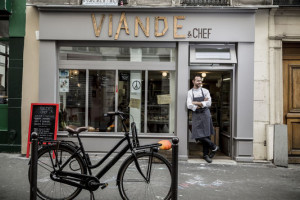 Benjamin Darnaud a ouvert la boucherie Viande & Chef, rue de Lancry, dans le 10e arrondissement parisien, en mars 2015. J-L DIAS En savoir plus sur http://www.lemonde.fr/m-gastronomie/article/2016/01/25/benjamin-darnaud-le-boucher-toque_4853037_4497540.html#B1sCtYD1RL6x0wPw.99