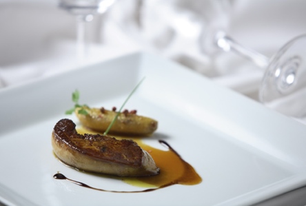 Escalope_de_foie_gras_et_banane_au_rhum_et_chocolat