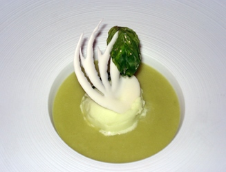 Soupe-d-avocat-au-citron-vert-et-basilic-sorbet-pomme-verte-a-l-huile-d-argan