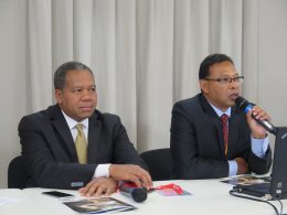 Roland Ratsiraka, ministre du Tourisme, et Joël Randriamandranto, président OT de Madagascar.