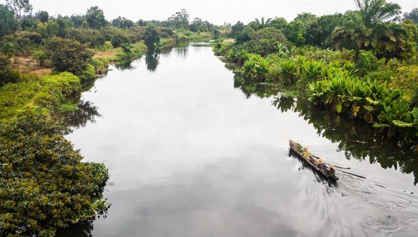 Lire la suite à propos de l’article Andry Rajoelina à Toamasina : Réouverture du transport fluvial sur le Canal des Pangalanes dans quatre mois