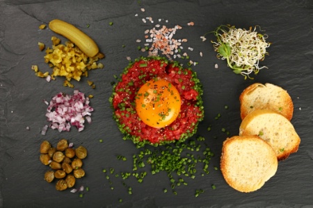 You are currently viewing Comment revisiter un classique tartare de boeuf ?