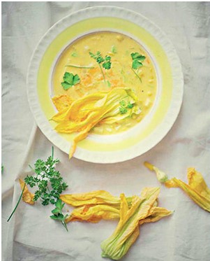 You are currently viewing Soupe à la fleur de courge