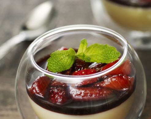 Lire la suite à propos de l’article Panna cotta à la vanille, Marmelade de fraises au vinaigre balsamique
