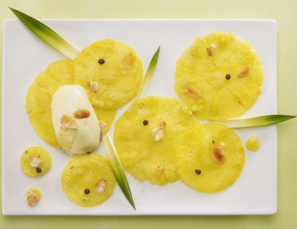 Lire la suite à propos de l’article Carpaccio d’ananas au limoncello, glace vanille et amandes croquantes