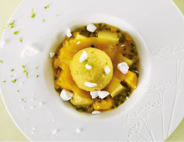Lire la suite à propos de l’article Soupe aux fruits exotiques et citron vert, éclats de meringue