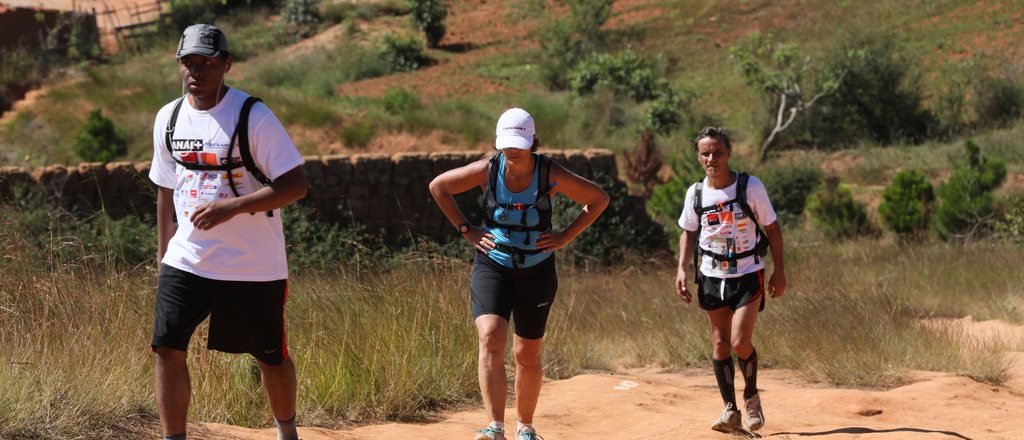 Lire la suite à propos de l’article L’Isalo raid, ou comment allier tourisme et sport à Madagascar