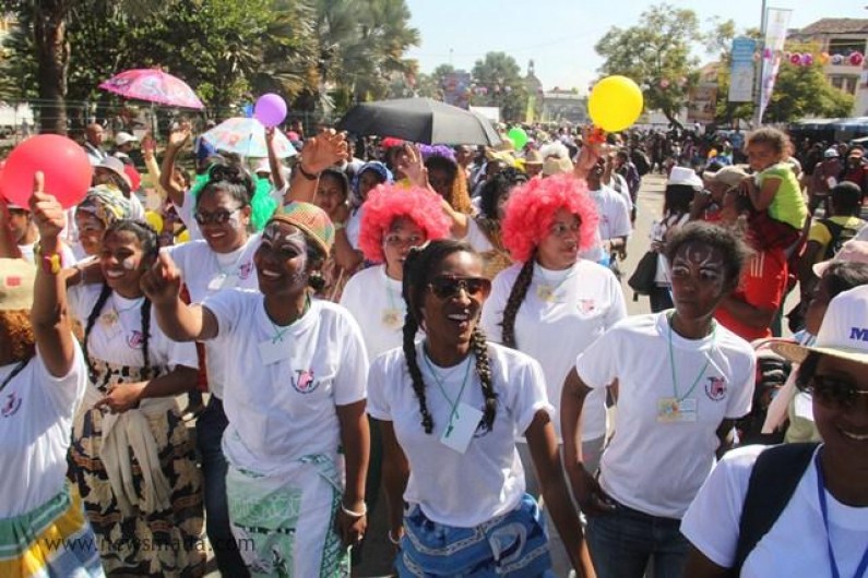 Lire la suite à propos de l’article Carnaval de Madagascar fait le plein de couleurs