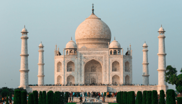 Lire la suite à propos de l’article Pour réduire le nombre de touristes, le Taj Mahal augmente encore ses prix