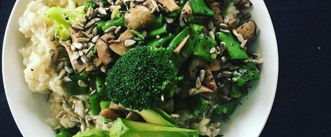 Lire la suite à propos de l’article Risotto de légumes verts et champignons