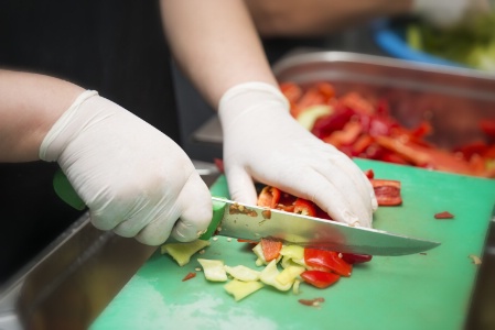 Lire la suite à propos de l’article Hygiène : Les risques de contaminations croisées en cuisine