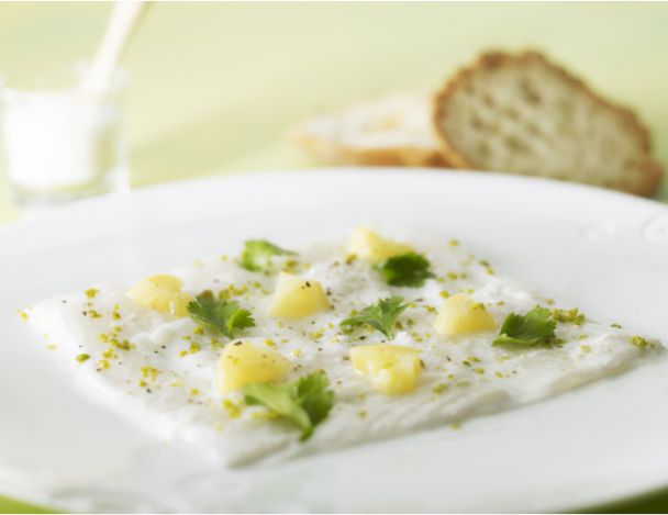 Lire la suite à propos de l’article Carpaccio de St Pierre, mariné au citron vert et coco, coriandre fraîche