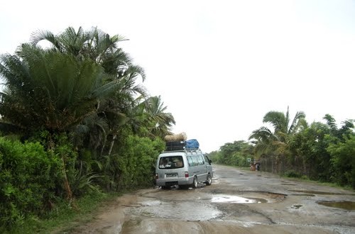 You are currently viewing Toamasina-Foulpointe : Une route en béton en cours de construction