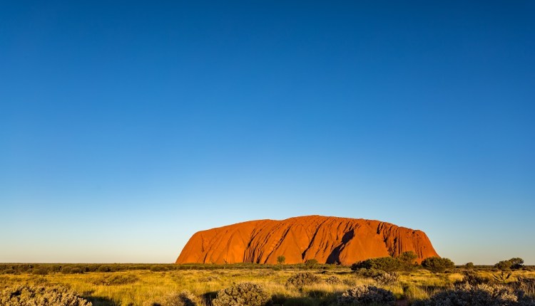 You are currently viewing Australie : le célèbre rocher Uluru est désormais fermé aux grimpeurs
