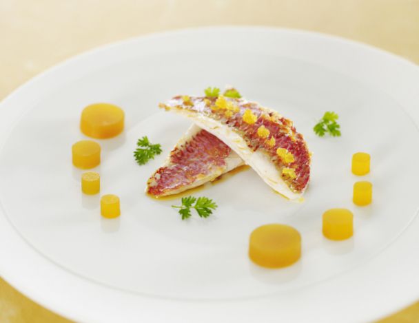 You are currently viewing Filet de Rouget barbet mariné au citron, gel safrané