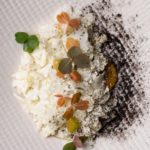 Salade en chaud-froid de choux-fleurs et praliné de cacahuète à la fleur de sel