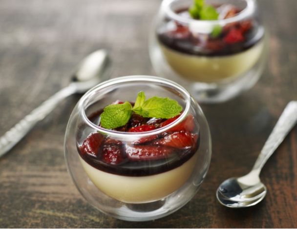 You are currently viewing Panna cotta à la vanille, Marmelade de fraises au vinaigre balsamique