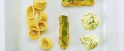 Lire la suite à propos de l’article Friture de calamars et courgettes, sauce tartare