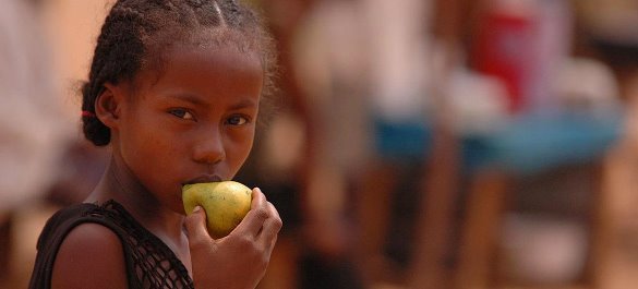 You are currently viewing Madagascar : le Comité des droits de l’enfant préoccupé par la persistance du tourisme sexuel impliquant les mineurs