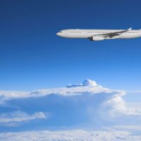 Ciel-bleu-avion-avion-nuages